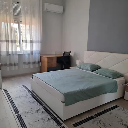 Charming Terrace تيرانا