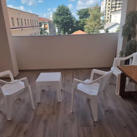 Lägenhet Charming Terrace Tirana